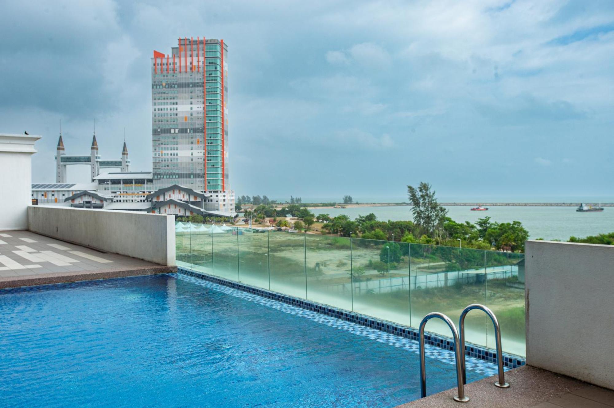Infinity Sea View Pool Beach View 3Rooms 2Parkings Куала-Тренгану Экстерьер фото